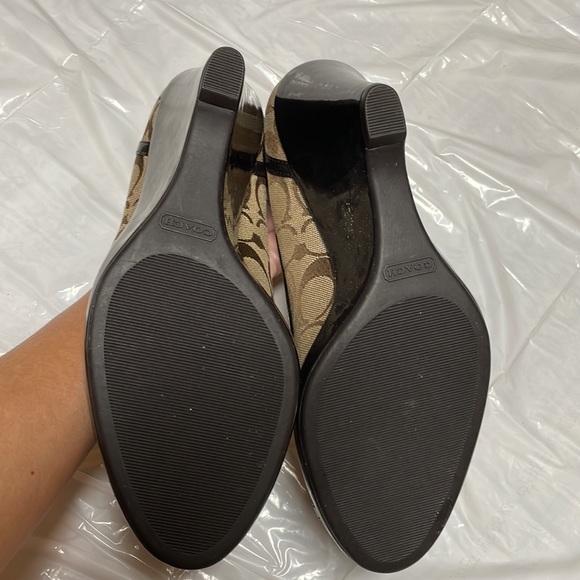 Coach Kerryann Signature C Beige Canvas Wedge Heels Size 9B#Q351 EUC! MSRP $149 - Picture 3 of 4